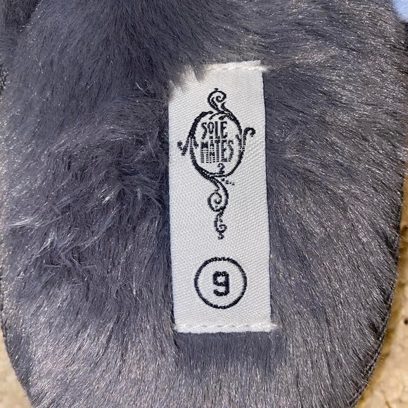 Fuzzy slippers - Picture 3 of 3